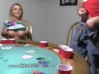 Muda kanak-kanak perempuan copulating pada poker malam