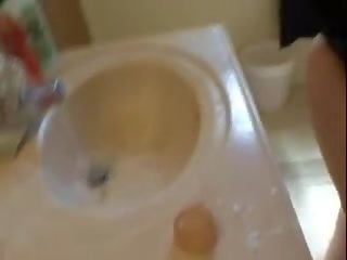 Heiß handjob samenerguss von milf rasieren sie ehemänner eier
