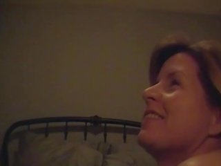 Cathy deepthroat svelging kuk video