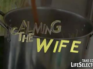 Liv selector: amatör hustru blir körd av en balle och en gurkan.