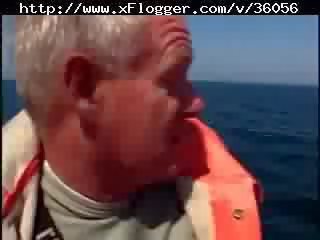 Obesety penjaga pantai mendapat fucked pada bot