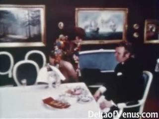 Millésime porno 1960s - poilu mature brunette - table pour trois