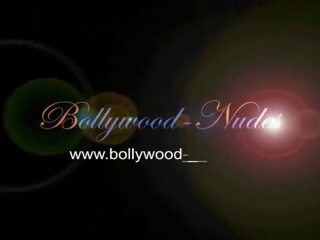 Bollywood ritual van lust en dansen terwijl ze was alleen