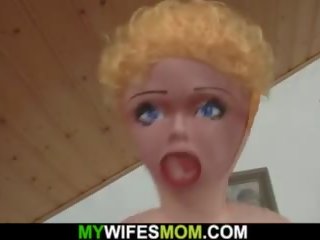 Blondin vuxen mamma pleases henne son-in-law: fria högupplöst smutsiga filma 8f